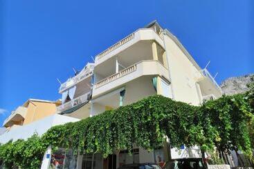 پانسیون Apartments Nemira