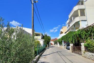 پانسیون Apartments Nemira