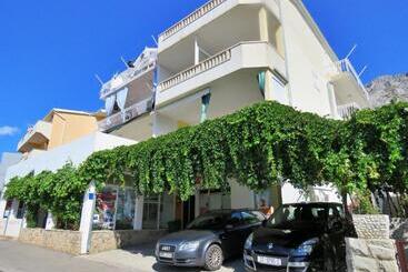 پانسیون Apartments Nemira