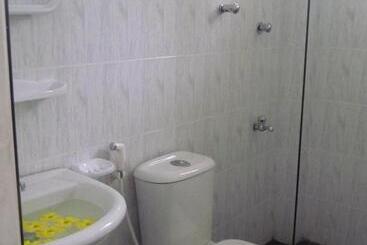 پانسیون Malee Villa