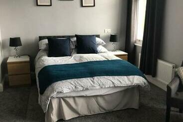 پانسیون Carlton Guest House