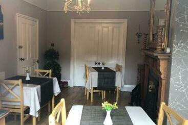 پانسیون Carlton Guest House