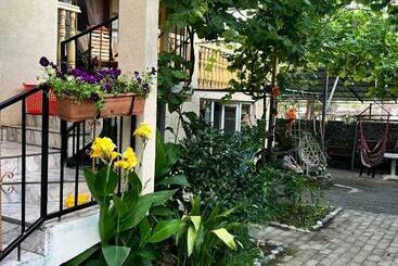 پانسیون Guest House Mari