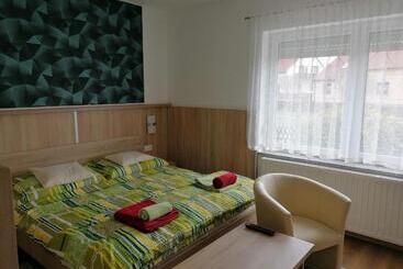 ペンション Kata Vendégház