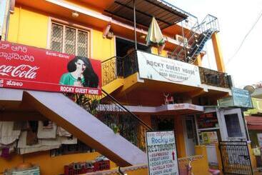 پانسیون Rocky Guesthouse