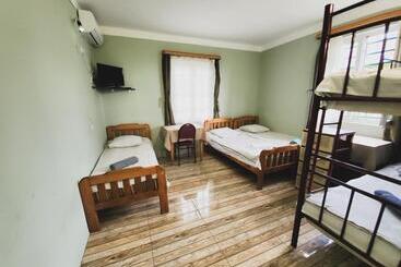 پانسیون Ureki House