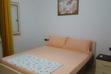 پانسیون Villa Elvis Guesthouse