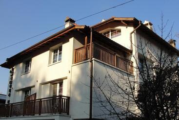 پانسیون Zasheva Kushta Guesthouse