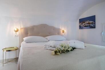تختخواب و صبحانه La Bella Ostuni Suites