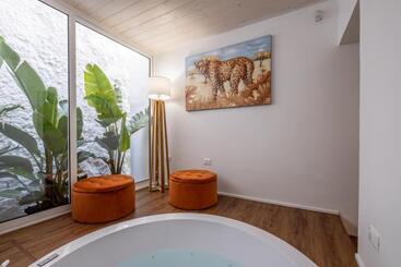 تختخواب و صبحانه La Bella Ostuni Suites