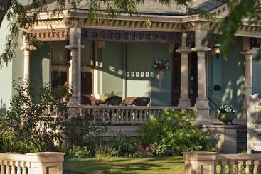 هتل Kalamazoo House