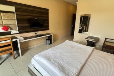 בית מלון כפרי Sai Krishna Resort Garden