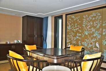 هتل Slender West Lake Hot Spring Resort