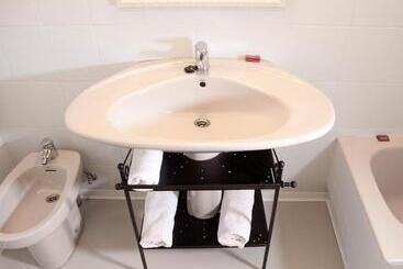 پانسیون Hostal Boreal Mistral