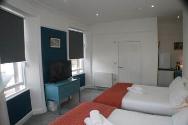 تختخواب و صبحانه En Suite Rooms At The Rose And Thistle