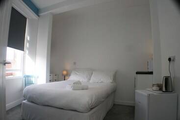 تختخواب و صبحانه En Suite Rooms At The Rose And Thistle