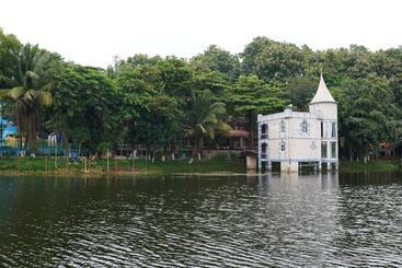 Foy S Lake Resort