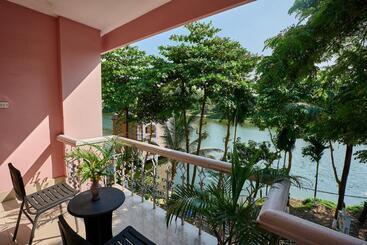 Foy S Lake Resort