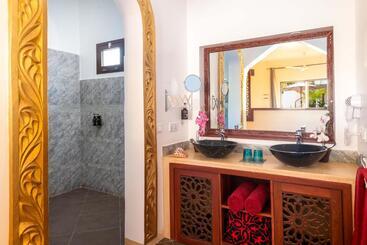 هتل Natural Kendwa Villa