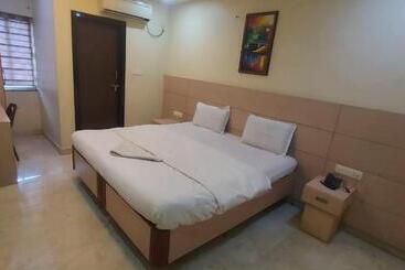هاستل Sri Aditya Inn