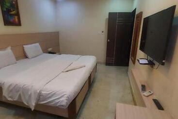 هاستل Sri Aditya Inn