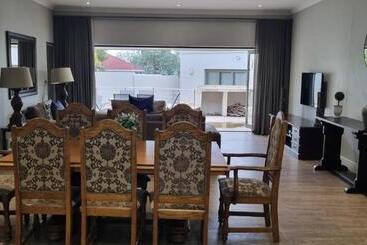 تختخواب و صبحانه 6 On Western Guest House