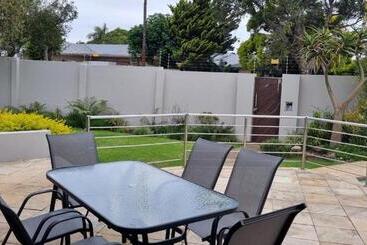 تختخواب و صبحانه 6 On Western Guest House