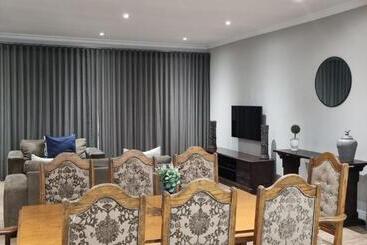 تختخواب و صبحانه 6 On Western Guest House