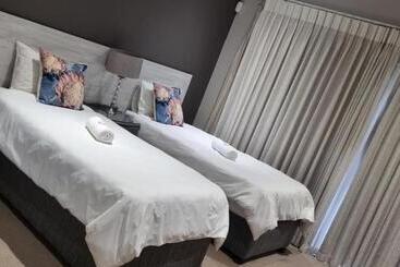 تختخواب و صبحانه 6 On Western Guest House