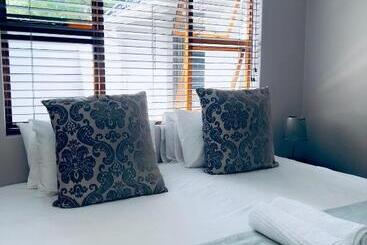 تختخواب و صبحانه 6 On Western Guest House