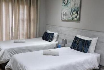 تختخواب و صبحانه 6 On Western Guest House