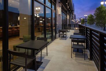 هتل Courtyard By Marriott Lansing Downtown