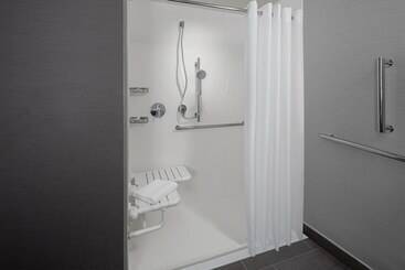 هتل Courtyard By Marriott Lansing Downtown