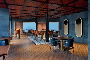 هتل Courtyard By Marriott Nashik