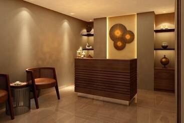 هتل Courtyard By Marriott Nashik