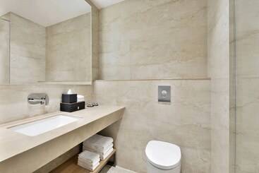 هتل Courtyard By Marriott Nashik