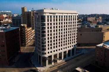 هتل Residence Inn By Marriott Grand Rapids Downtown