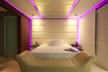 Lessence Motel
