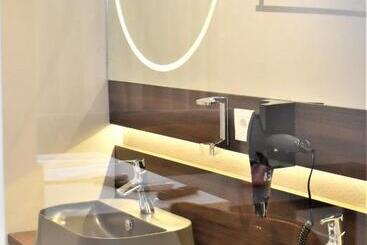 پانسیون Korpa Deli Rooms Spa