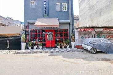 Fabhotel Chawla House