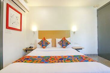 Fabhotel Chawla House