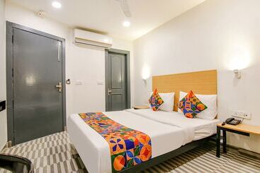 Fabhotel Chawla House