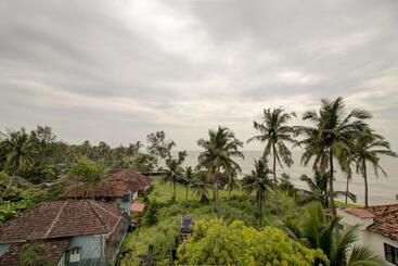 هتل Collection O 75308 Floatel International Beach Resort