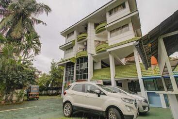 هتل Collection O 75308 Floatel International Beach Resort