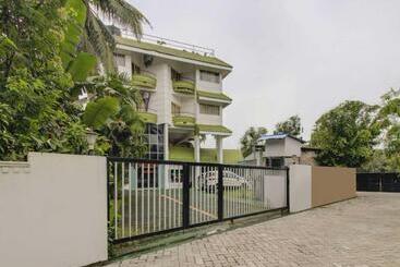 هتل Collection O 75308 Floatel International Beach Resort
