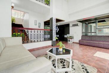 هتل Collection O 75308 Floatel International Beach Resort