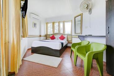 هتل Collection O 75308 Floatel International Beach Resort