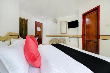 هتل Collection O 75308 Floatel International Beach Resort
