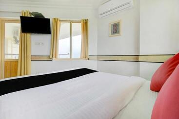 هتل Collection O 75308 Floatel International Beach Resort