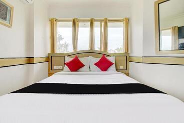فندق Collection O 75308 Floatel International Beach Resort